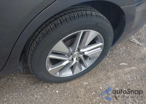 2014 Toyota Corolla Le Eco Plus z USA, uszkodzony, nr VIN 2T1BPRHE5EC058532